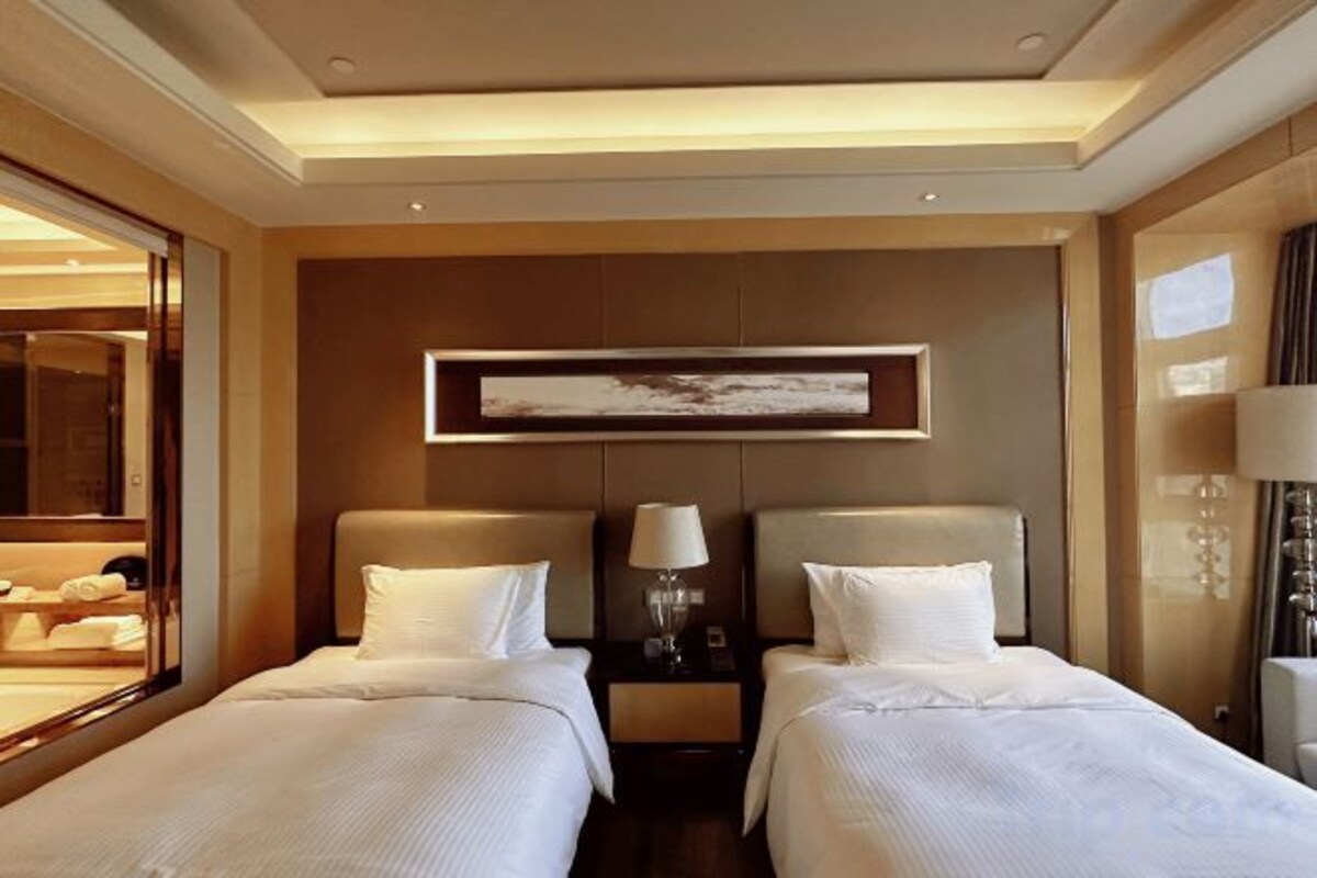 1 bedroom, premium bedding, minibar, in-room safe