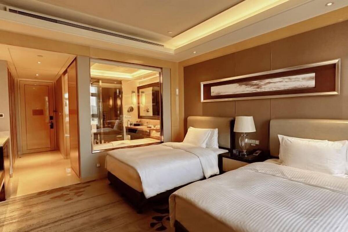 1 bedroom, premium bedding, minibar, in-room safe