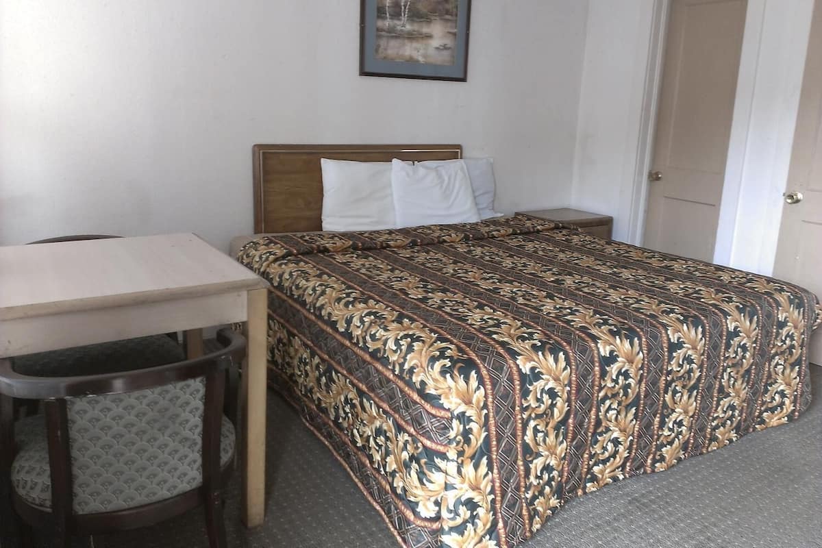 Standard Room | Free WiFi, bed sheets