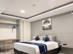 Comfort dubbelrum - 1 sovrum - utsikt mot staden | Minibar, skrivbord, arbetsyta för laptop och gratis wi-fi