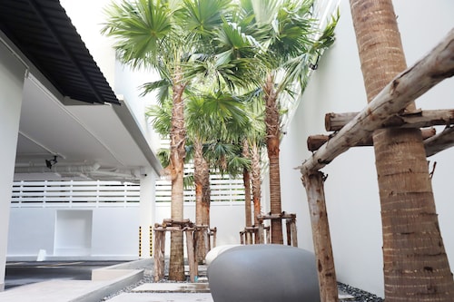 UTD 8 Hotel & Residence