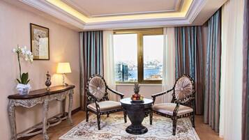 Junior Suite | Literie de qualité supérieure, minibar, coffres-forts dans les chambres