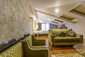 King Suite | Hochwertige Bettwaren, Minibar, Zimmersafe, Schreibtisch