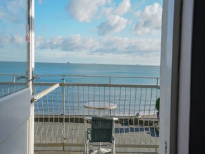 View from property - OYO Shanklin Beach Hotel (Shanklin)