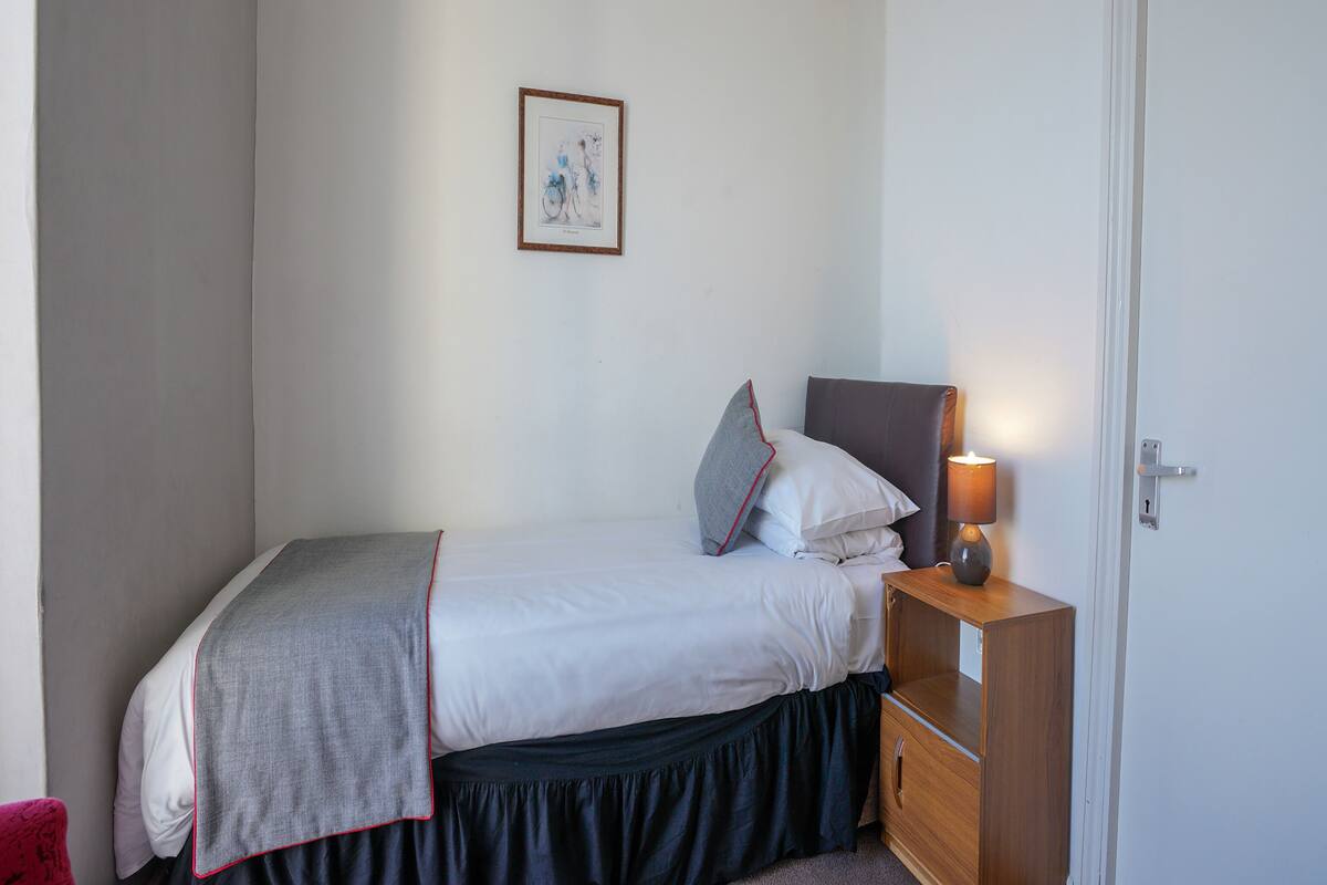Standard Single Room, Balcony, Sea View | Bed sheets