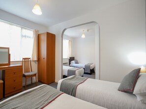 Deluxe Quadruple Room, Multiple Beds | Bed sheets - OYO Shanklin Beach Hotel (Shanklin)