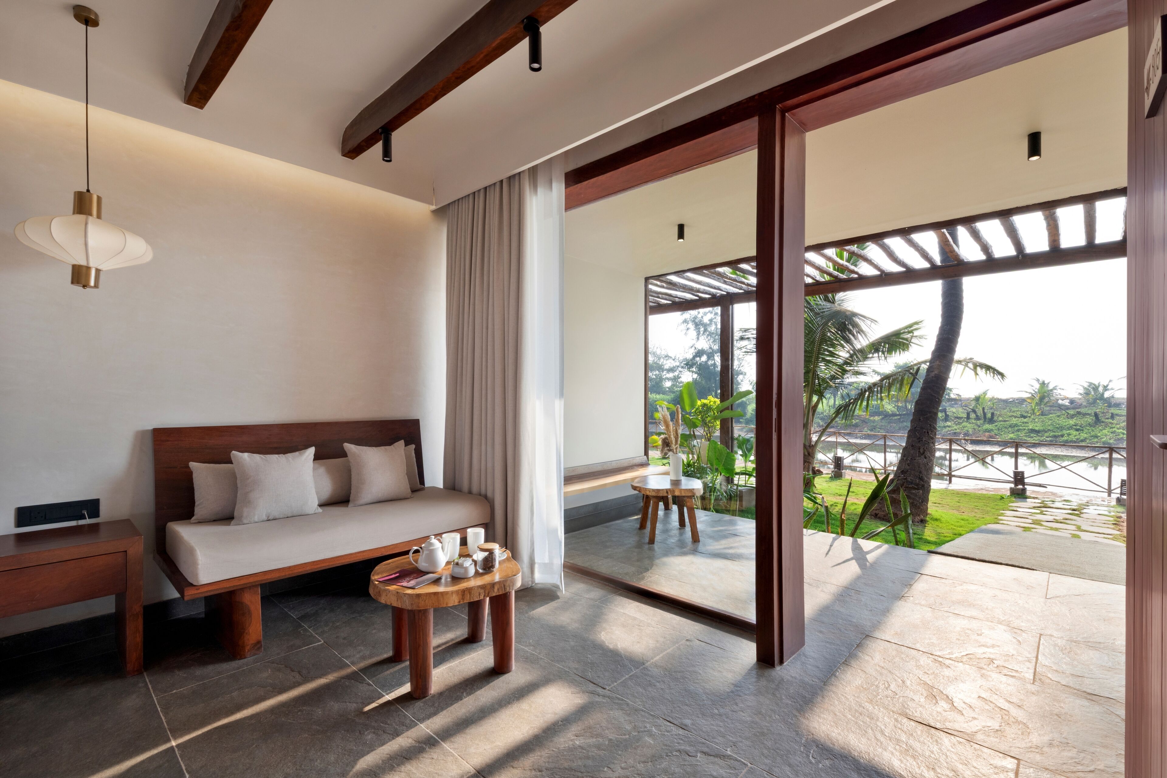 ميني بار وخزنة داخل الغرفة وواي فاي مجانًا وملاءات أسرّة