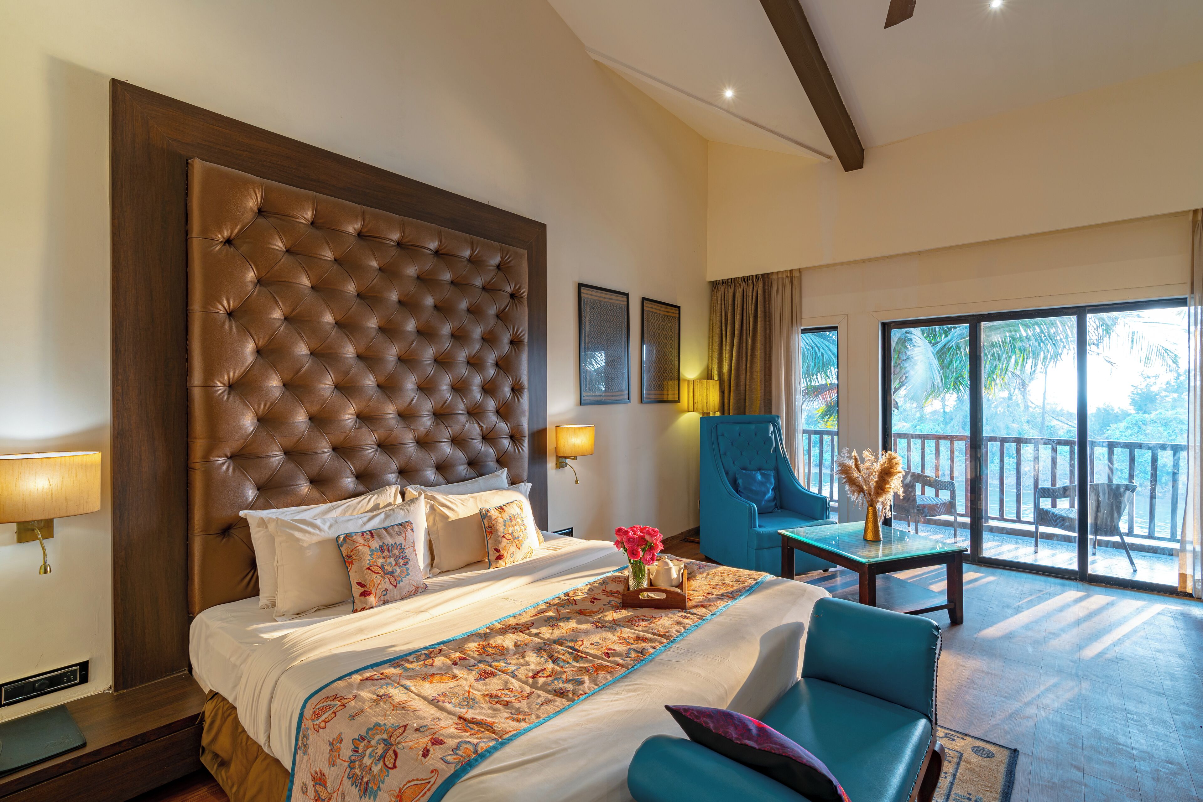 Executive Suite with Balcony | Minibar, in-room safe, free WiFi, bed sheets