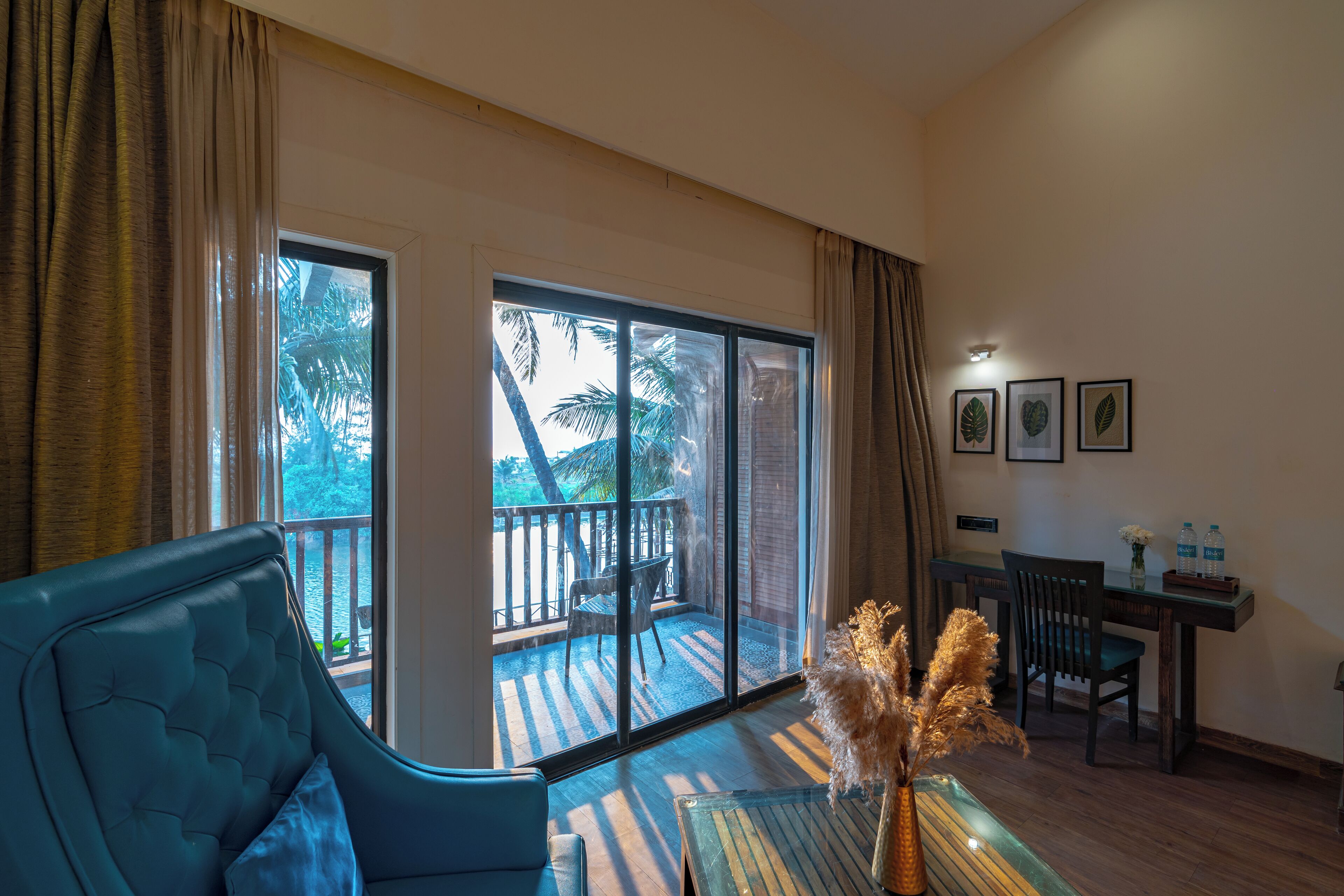 Executive Suite with Balcony | Lake view