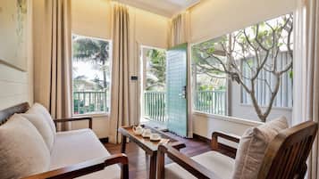 Premium River View Cottage with Balcony | Minibar, coffres-forts dans les chambres, Wi-Fi gratuit, draps fournis