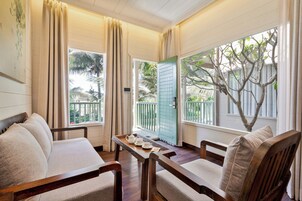 Premium River View Cottage with Balcony | Minibar, caja fuerte, wifi gratis y ropa de cama