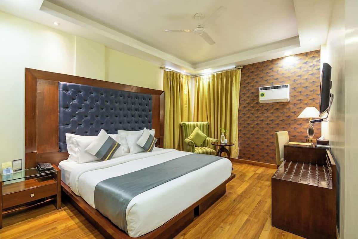 In-room safe, desk, iron/ironing board, rollaway beds