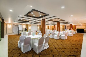 Business centre - The Grand Orion - Kailash Colony (New Delhi)