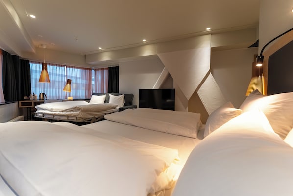 Family Room, Non Smoking | 1 bedroom, premium bedding, minibar, in-room safe