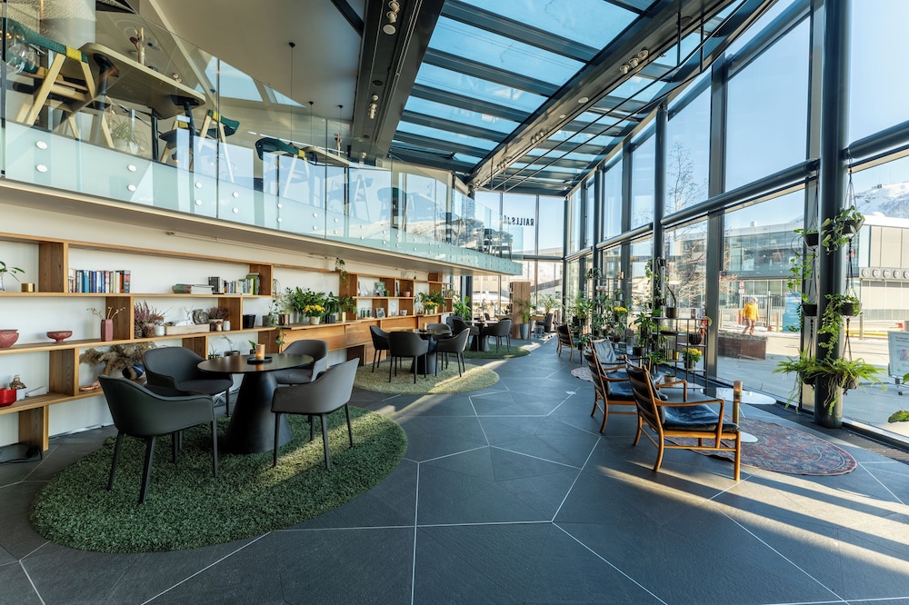 Clarion Hotel® The Edge by null