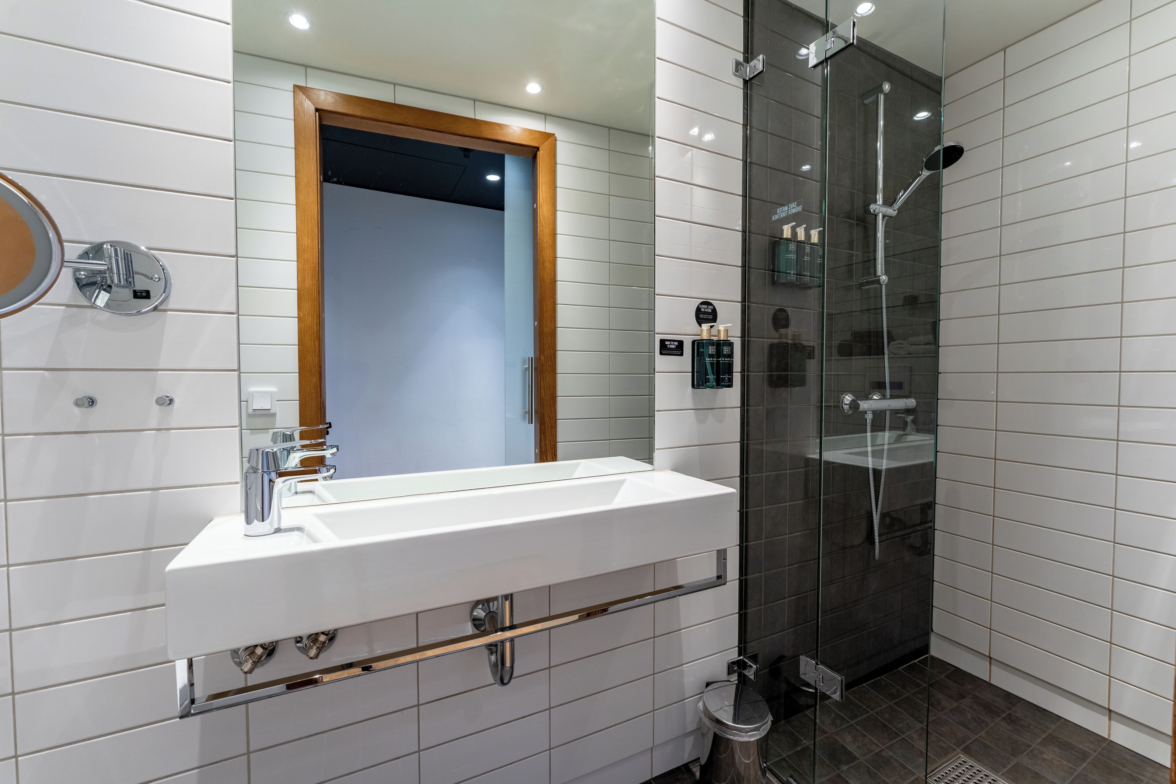 single room (compact) | bathroom | shower, hair dryer, towels