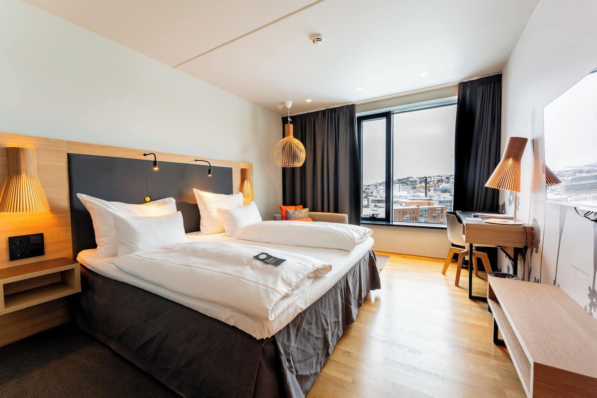 1 bedroom, premium bedding, minibar, in-room safe