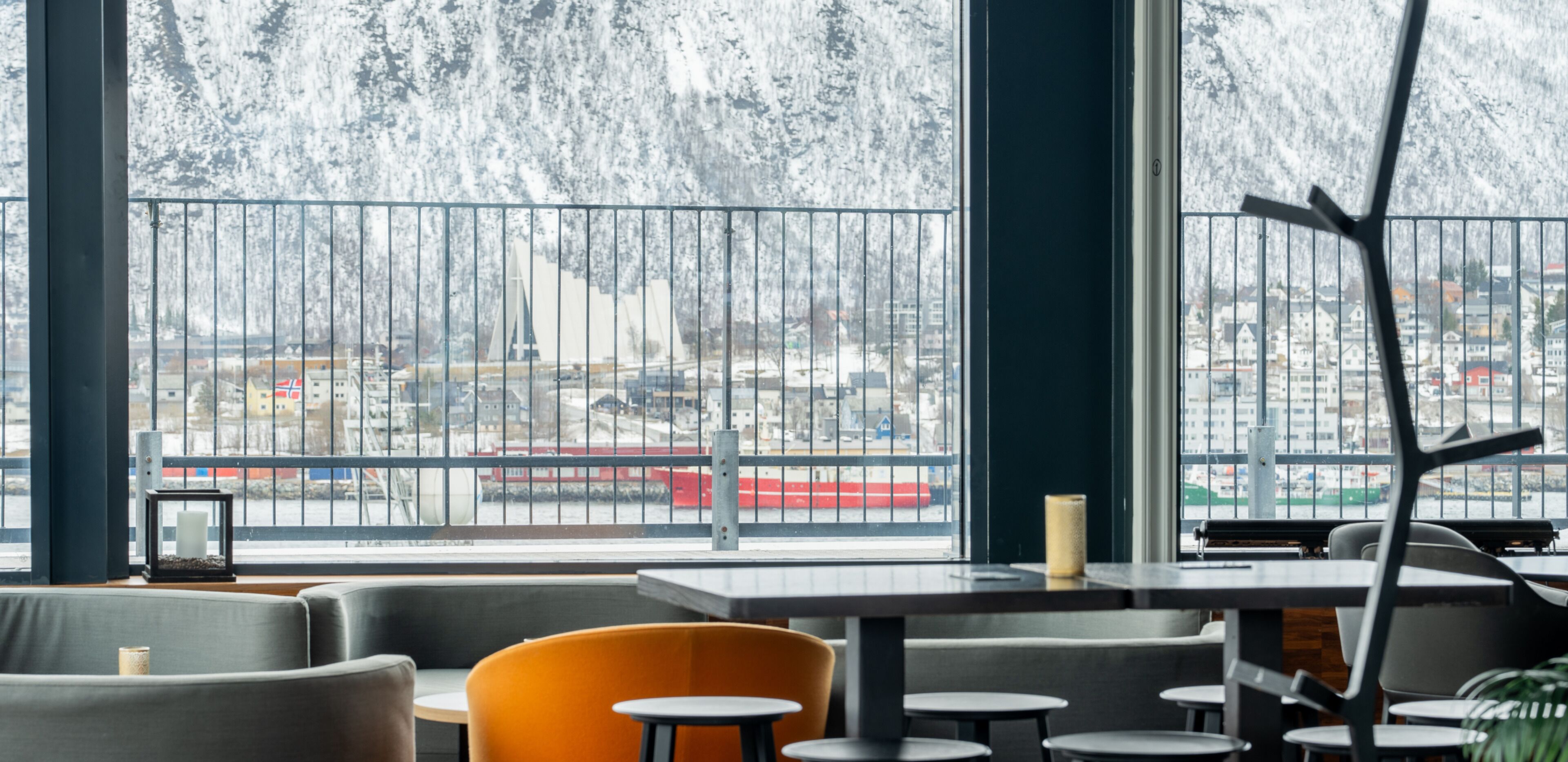 2 bars/lounges, rooftop bar