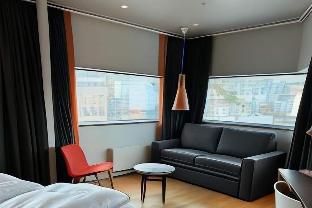 1 bedroom, premium bedding, minibar, in-room safe