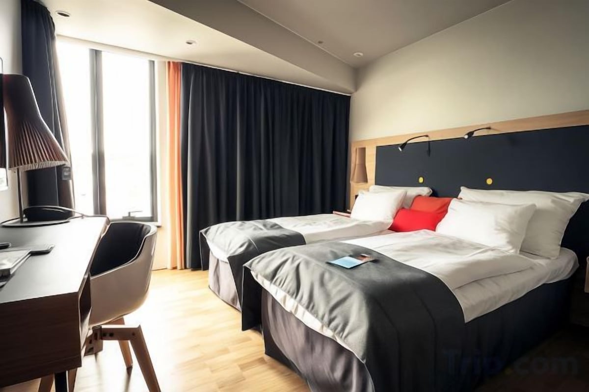 Ropa de cama de alta calidad, minibar, caja fuerte y escritorio
