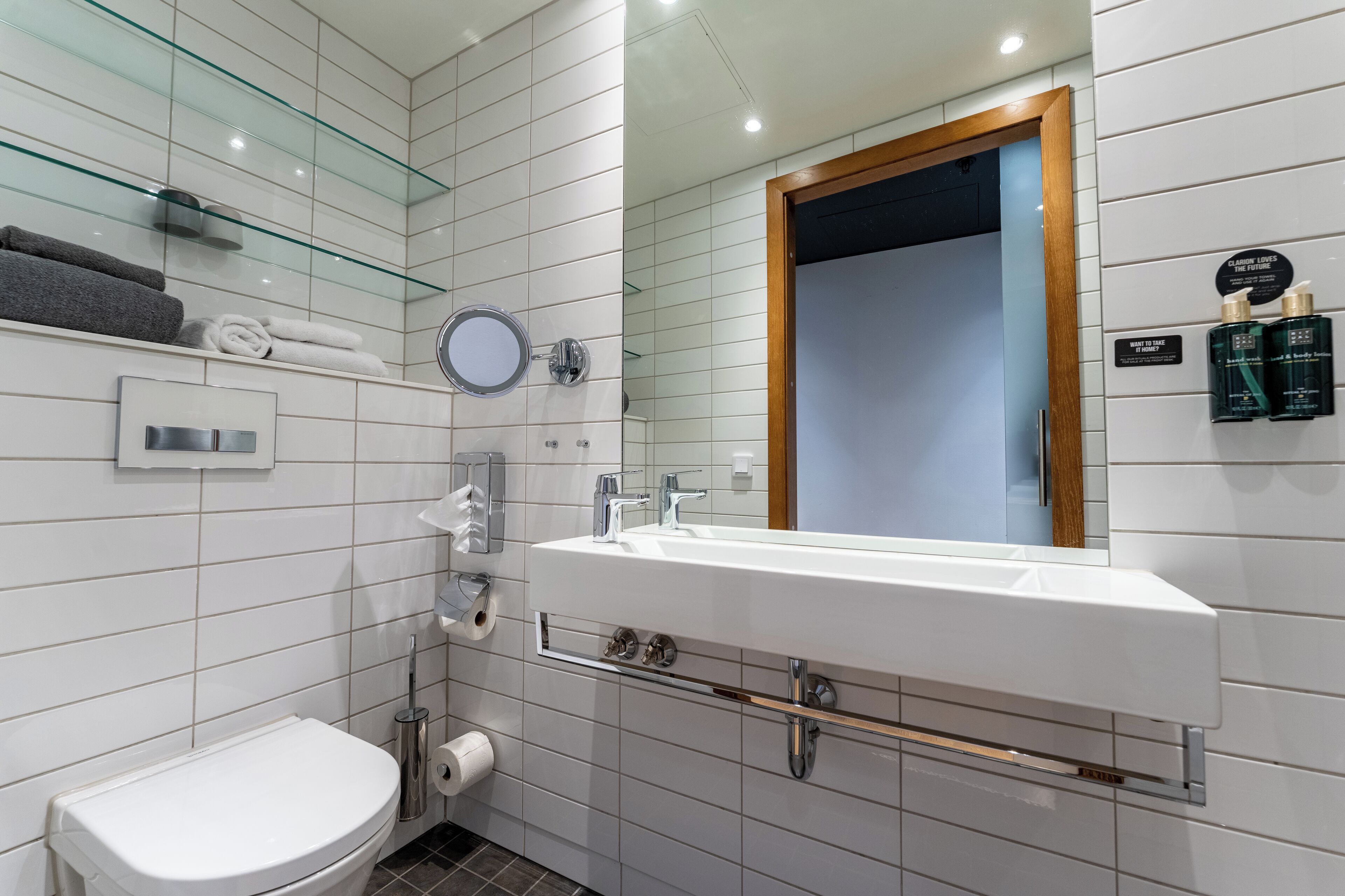 single room (compact) | bathroom | shower, hair dryer, towels