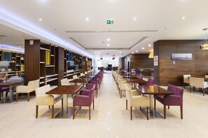 Breakfast, lunch and dinner served  - Hampton by Hilton Istanbul Kayasehir (Istanbul)