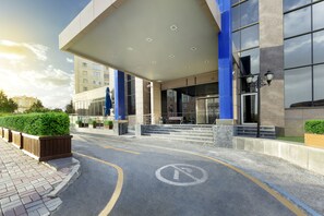 Exterior - Hampton by Hilton Istanbul Kayasehir (Istanbul)