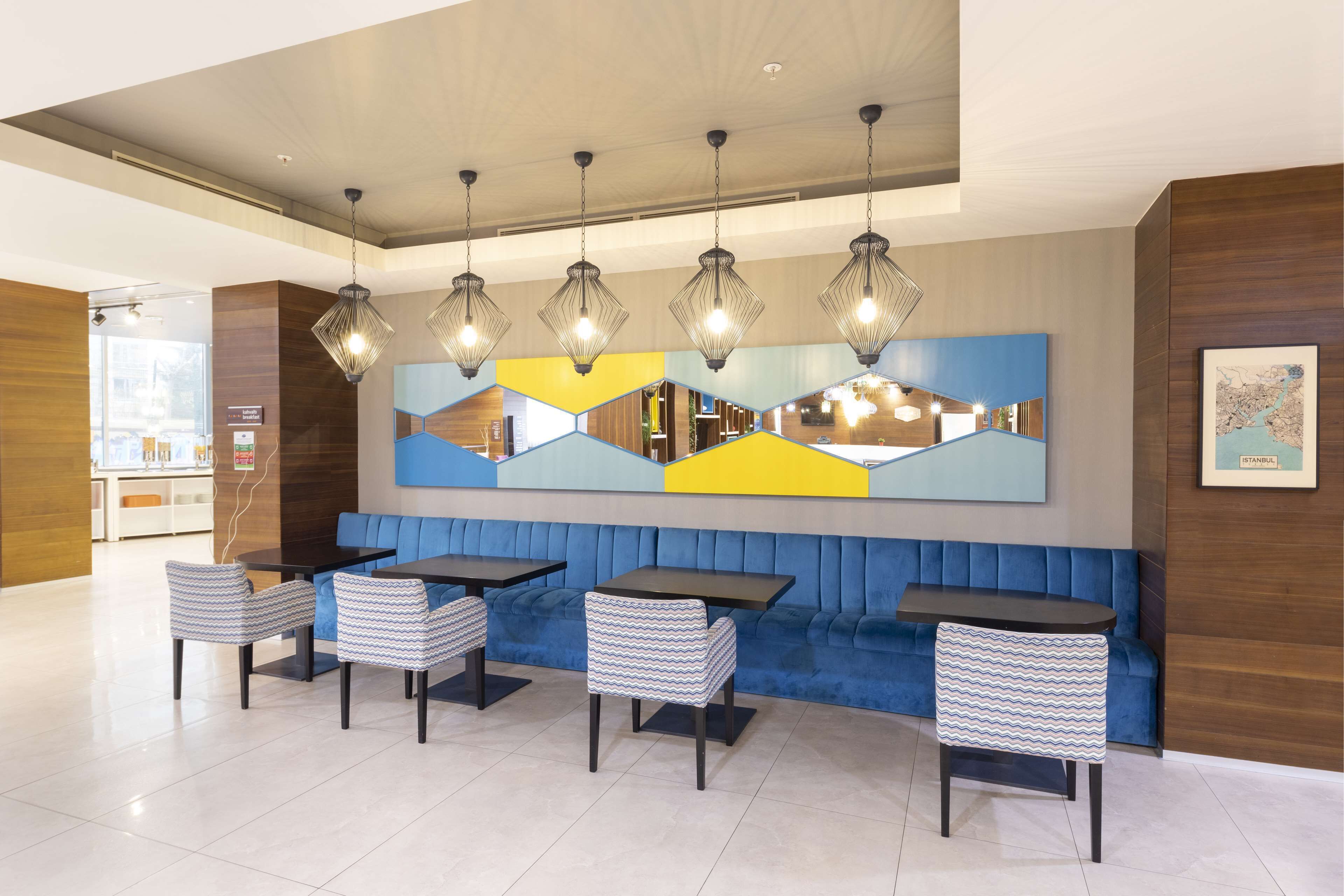 breakfast, lunch and dinner served