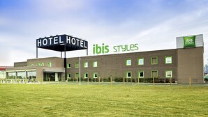 A hotel with a prominent sign reading "HOTEL HOTEL" and "ibis STYLES" on the facade. - ibis Styles Lleida Torrefarrera (Torrefarrera)