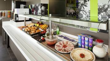 Daily continental breakfast (EUR 7.95 per person)