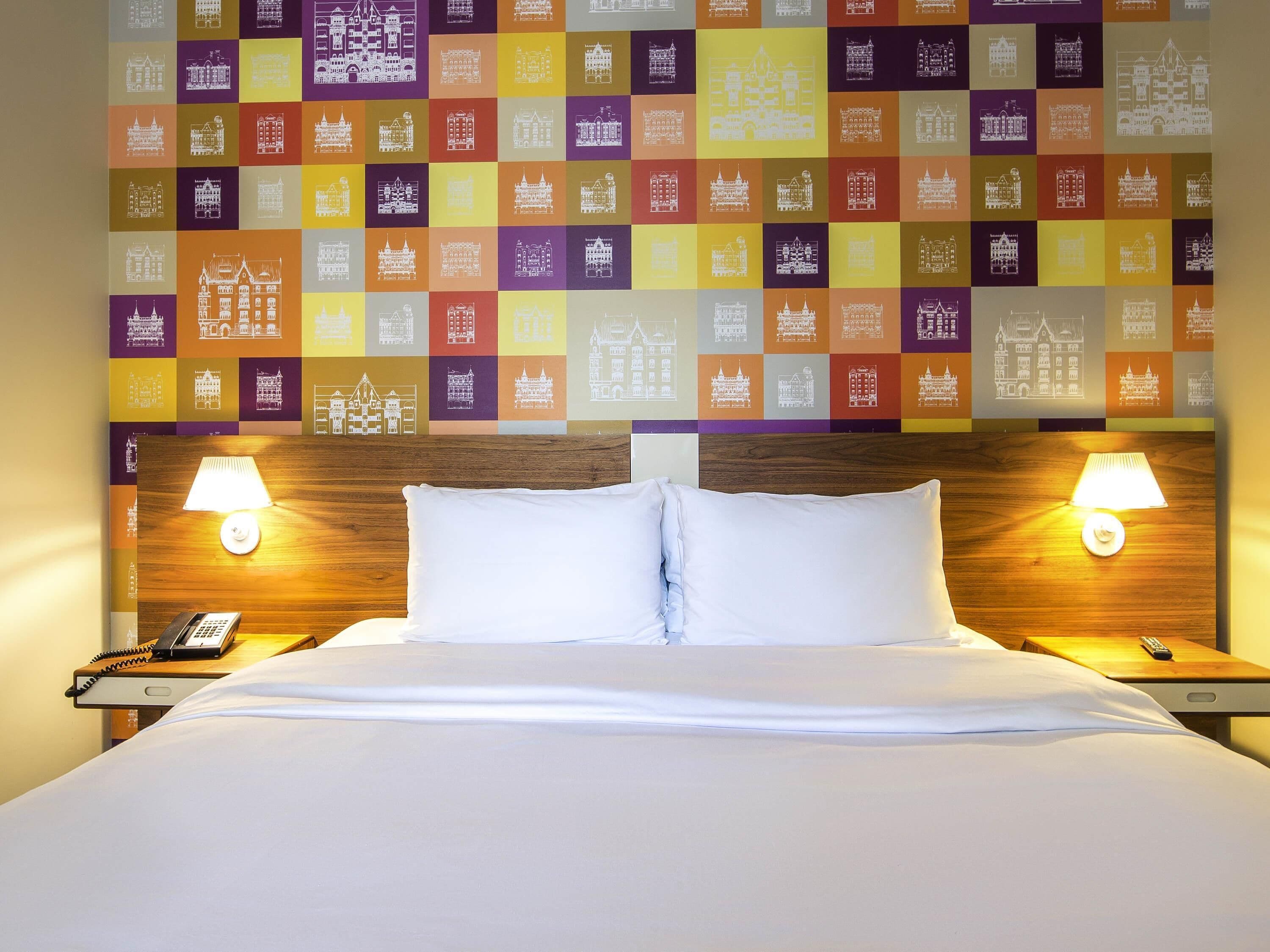 Privilege, Room, 1 King Bed, Non Smoking | Minibar, in-room safe, desk, blackout drapes