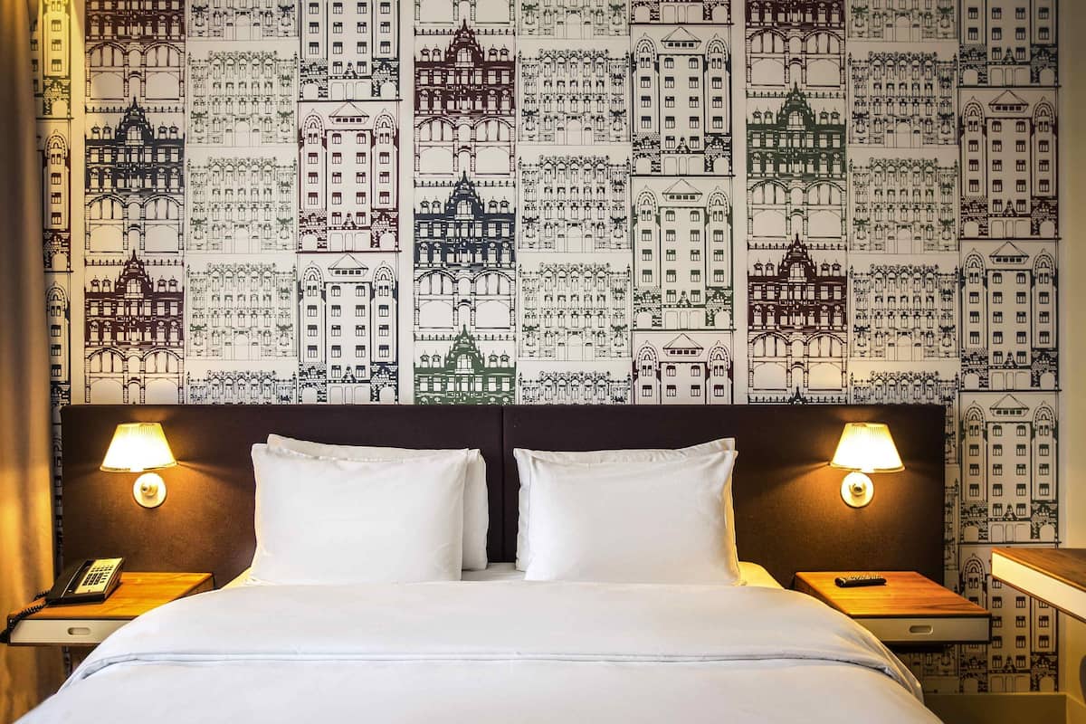 junior suite, 1 king bed with sofa bed, non smoking | minibar, in-room safe, desk, blackout curtains