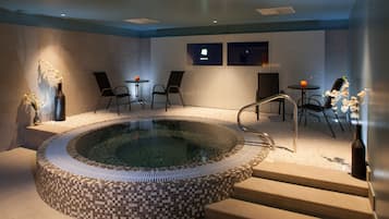 Bañera de hidromasaje interior