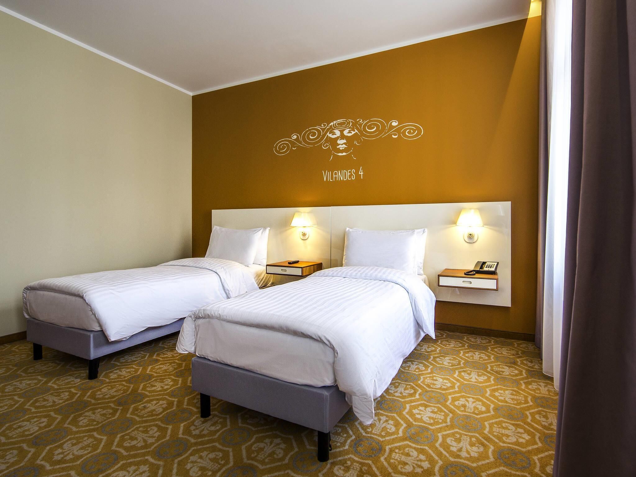 经典客房, 2  张单人床, 无烟房 | 迷你吧、客房内保险箱、办公桌、遮光窗帘