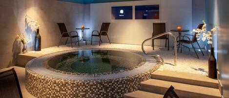 Indoor spa tub