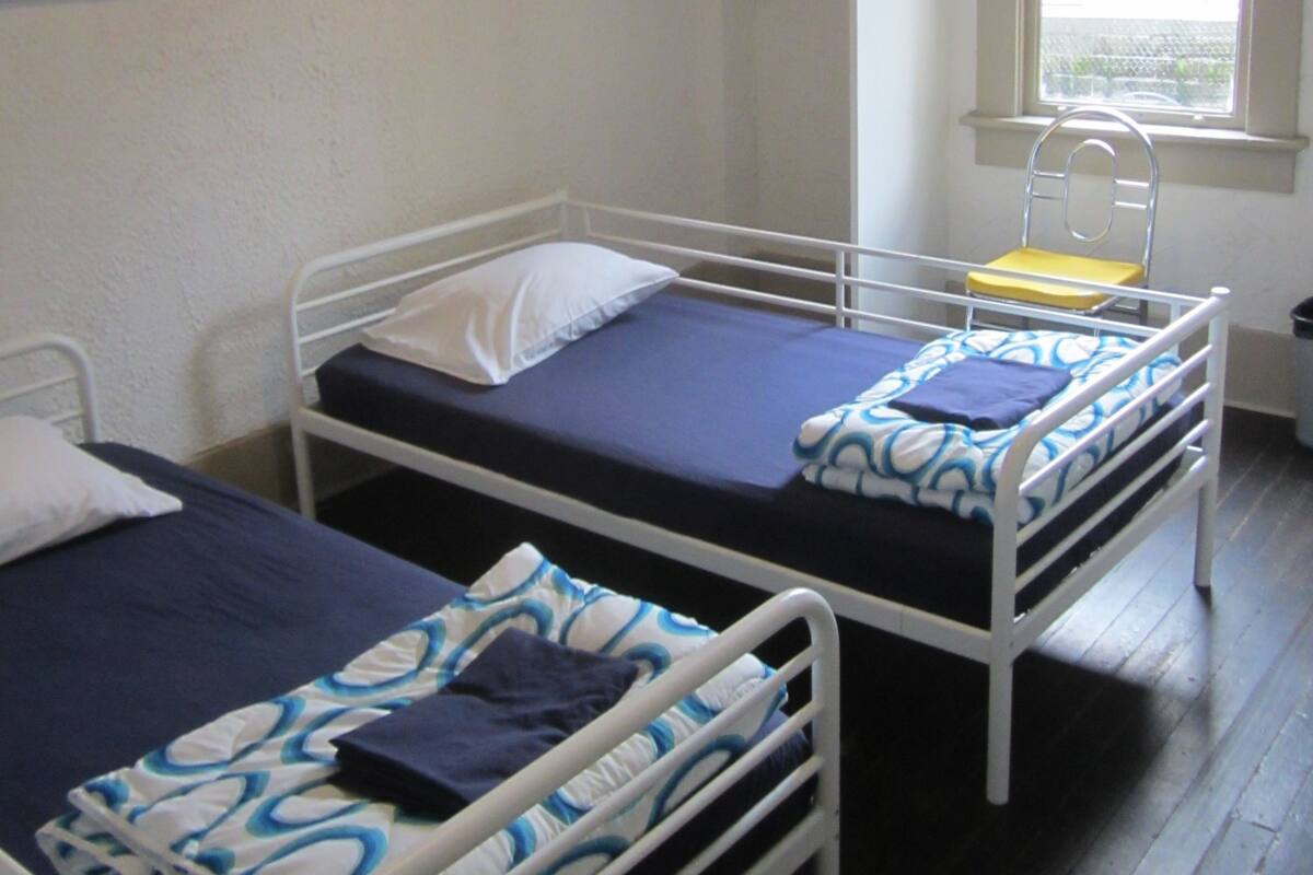 Zweibettzimmer, Gemeinschaftsbad