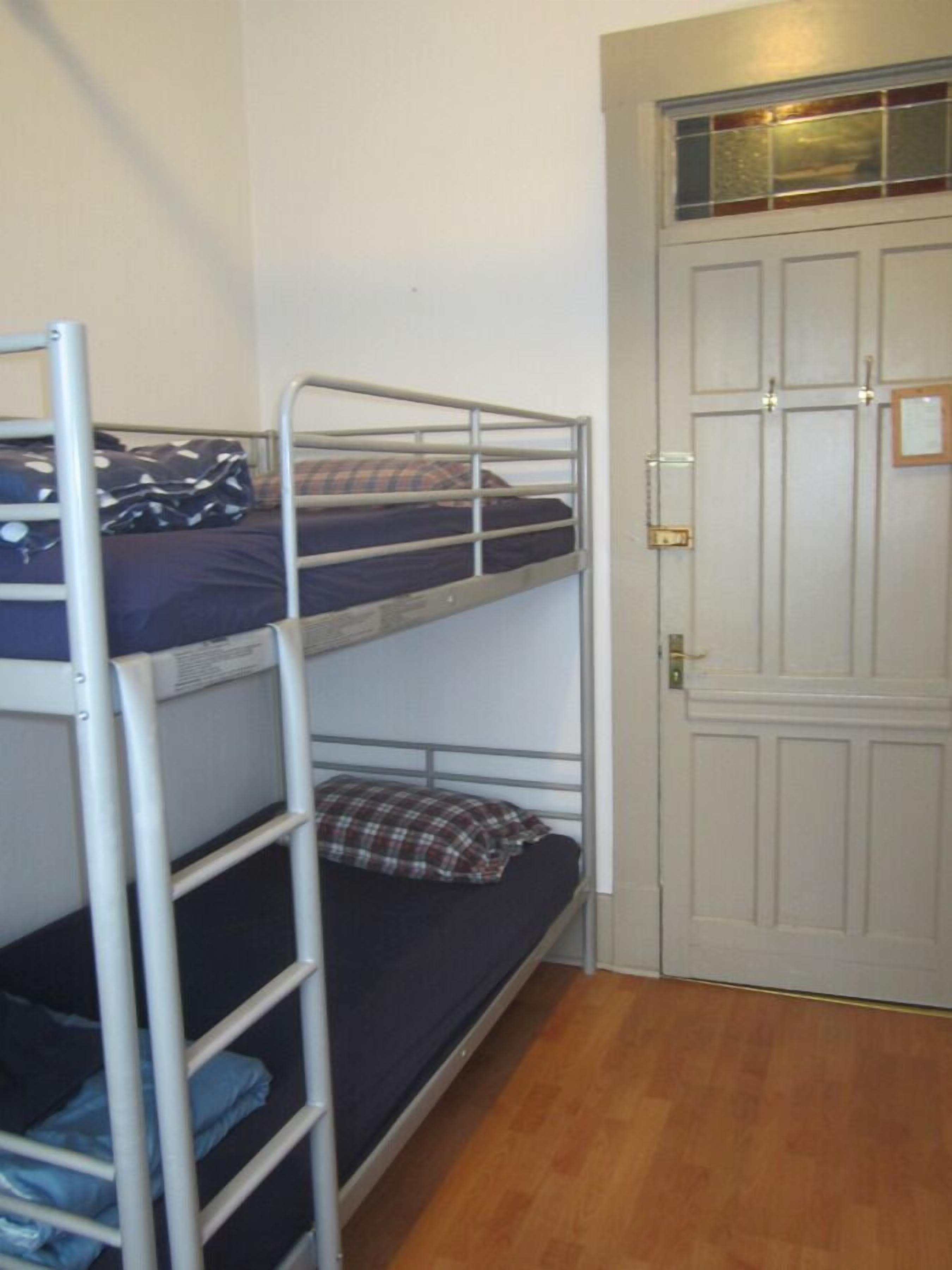 Zweibettzimmer, Gemeinschaftsbad (Bunk Bed)
