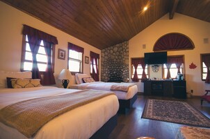 特级开间套房, 多张床, 山景 | 特色装修、特色家居、免费 WiFi、床单