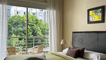 Studio, 1 Queen Bed | Iron/ironing board, free WiFi, bed sheets