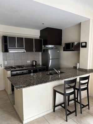 Superior Studio | Private kitchen | Fridge, microwave, stovetop, coffee/tea maker - Arenales Suites (Buenos Aires)