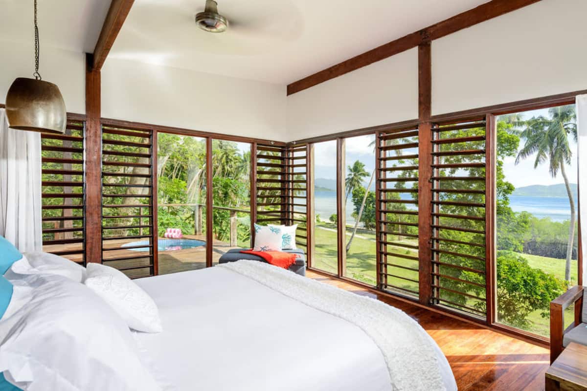 Oceanfront Villa | Seprai premium, minibar, brankas, dan tirai kedap cahaya