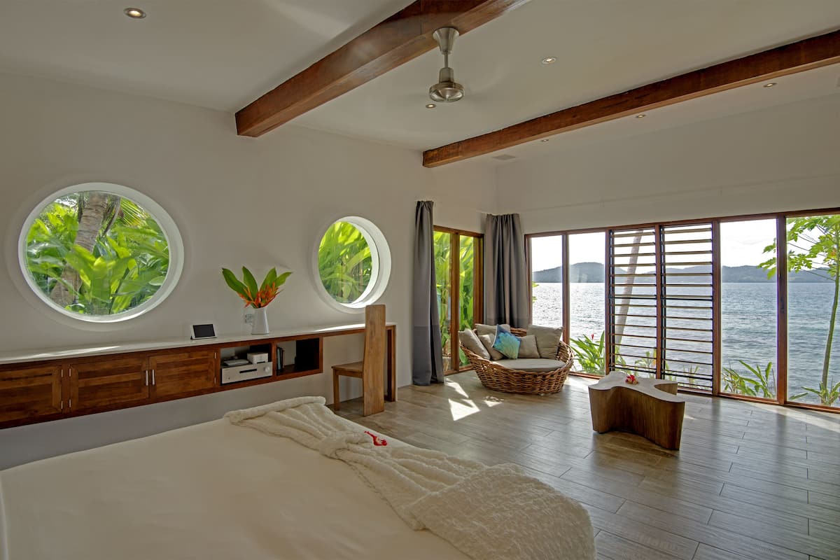Royal Retreat | 1 bedroom, premium bedding, minibar, in-room safe