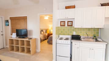 Apartment, 1 Bedroom, Non Smoking | Private kitchenette | Coffee/tea maker