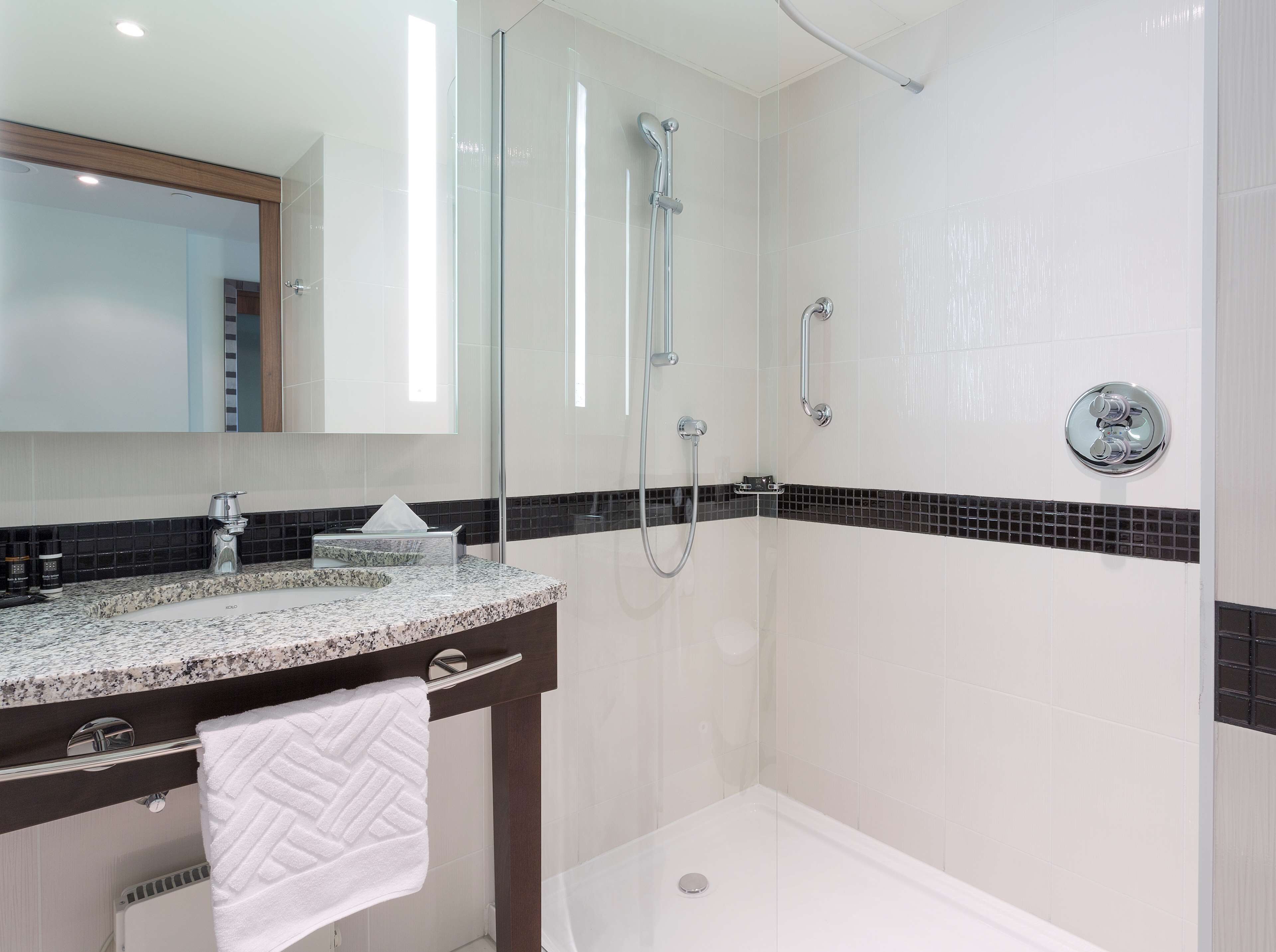 shower, free toiletries, hair dryer, towels