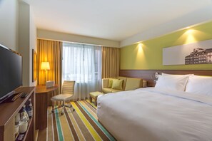 Habitación, 1 cama de matrimonio con sofá cama | Ropa de cama de alta calidad, caja fuerte, escritorio