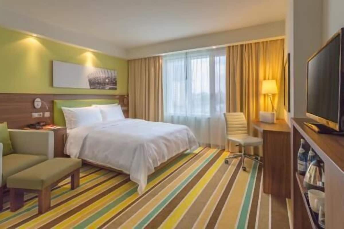Premium bedding, in-room safe, desk, soundproofing