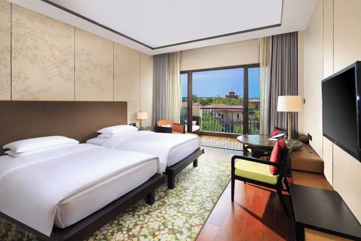 Superior Twin Room | Minibar, in-room safe, soundproofing, WiFi (free)