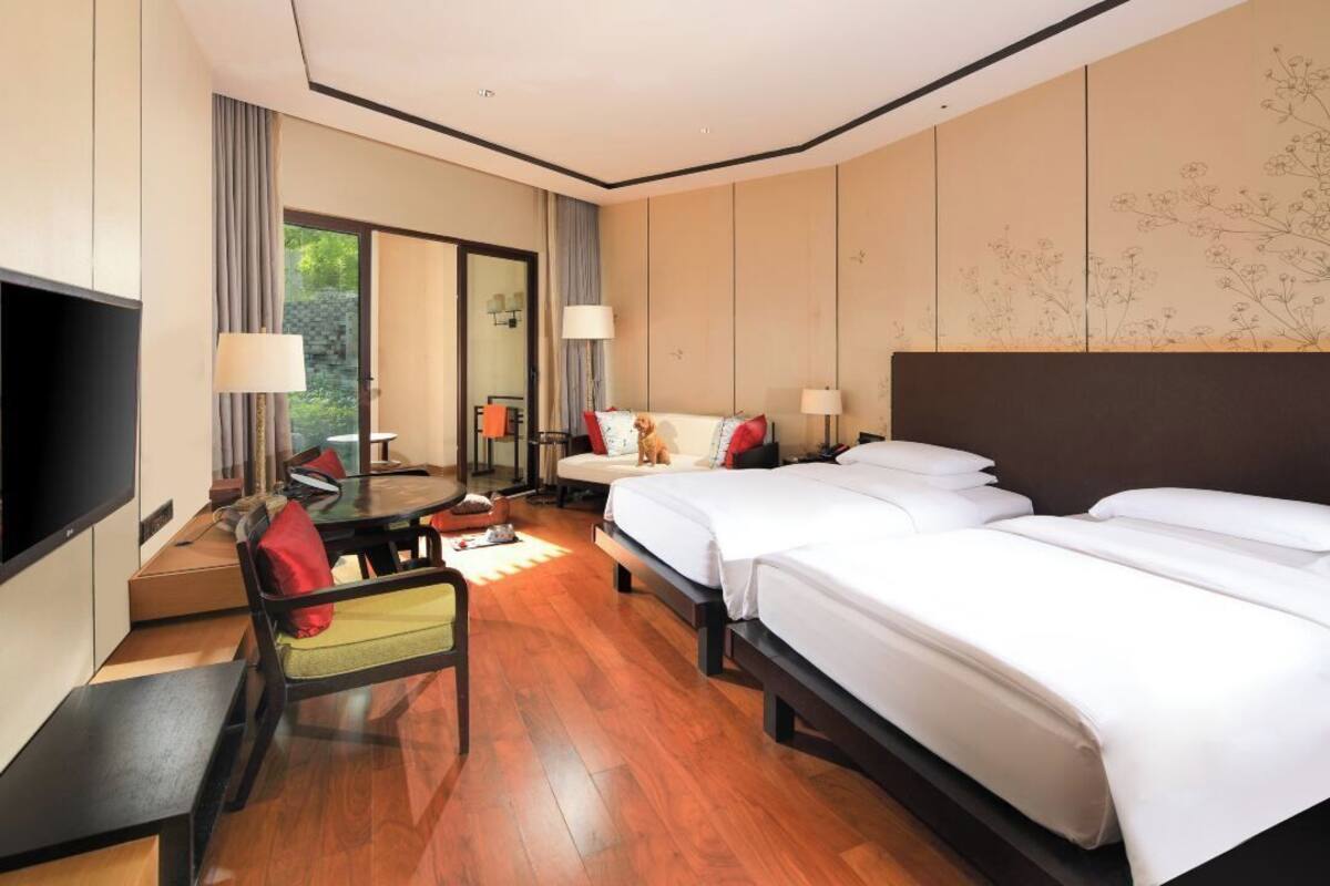 Standard Double Room | Minibar, in-room safe, soundproofing, WiFi (free)