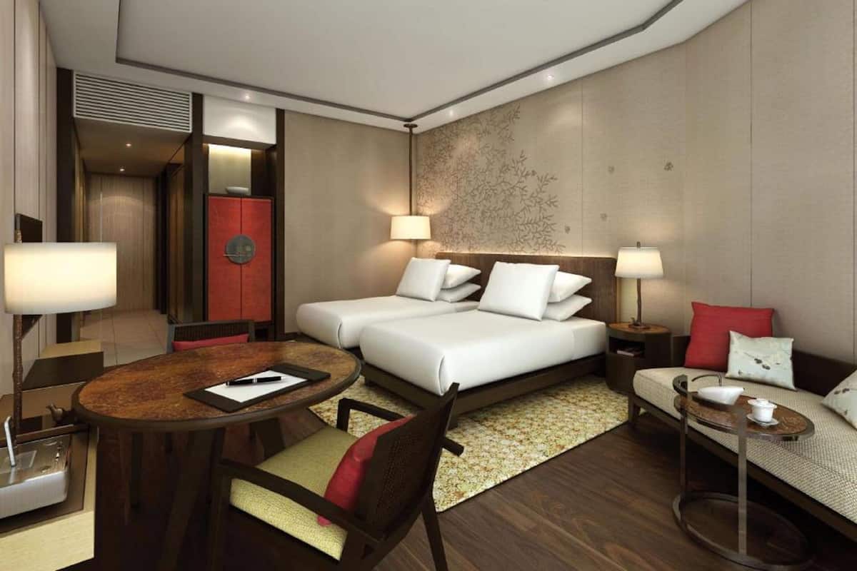Regency, Suite, 2 camas individuales | Minibar, caja de seguridad en la habitación y insonorización