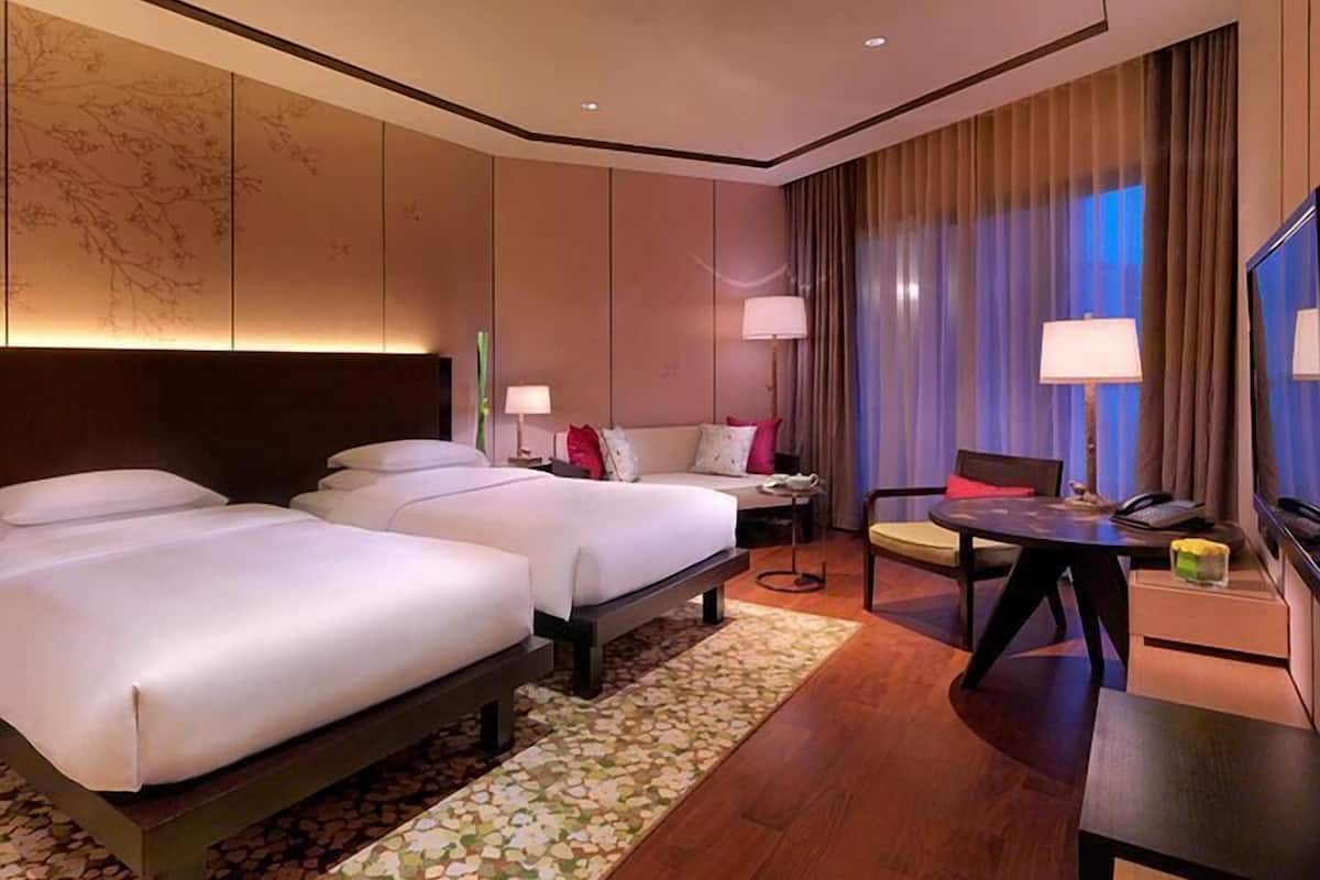 Minibar, in-room safe, soundproofing, free WiFi